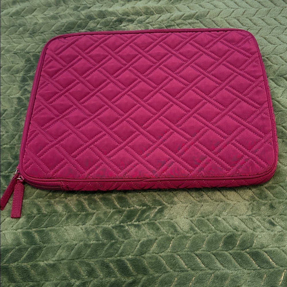Vera Bradley Laptop Sleeve/Tablet Case Solid Color Quilted Diamond Design Berry - Picture 3 of 7